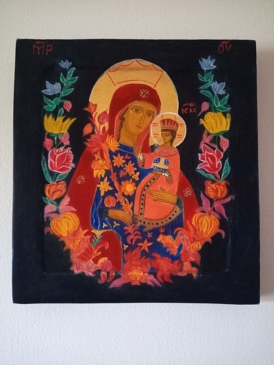 La vierge aux fleurs qui ne fanent jamais